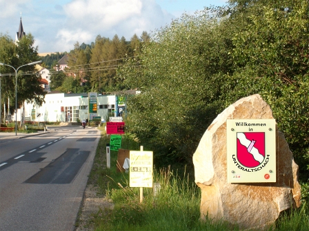© FM4 R.Haslinger/P.Reiser Ein Willkommensschild am Ortseingang zu Unteraltschach